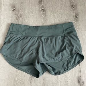 Lululemon run speed up short 2.5” size 6 green